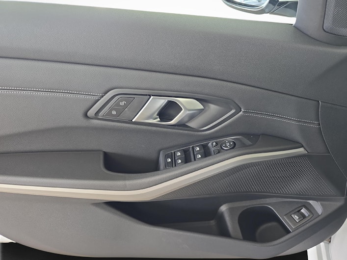 immagine del veicolo BMW 3 SERIES