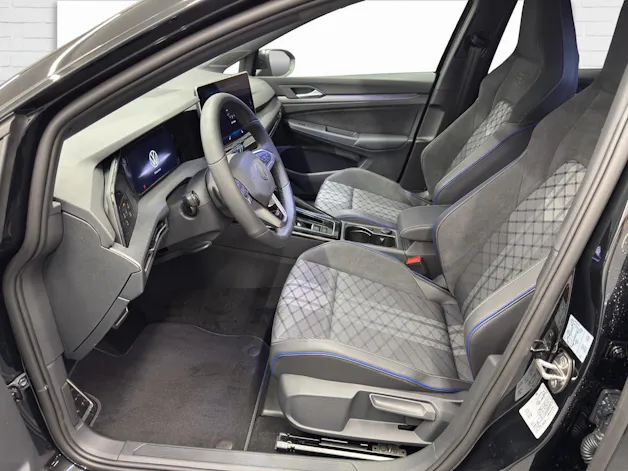 VW Golf VIII 1.5 eTSI R-Line DSG