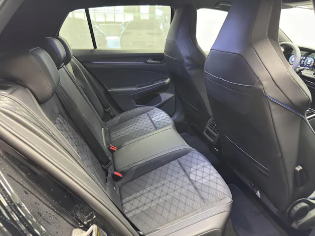 VW Golf VIII 1.5 eTSI R-Line DSG