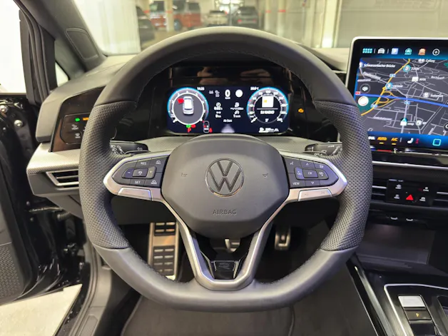VW Golf VIII 1.5 eTSI R-Line DSG
