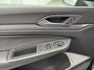 VW Golf VIII 1.5 eTSI R-Line DSG