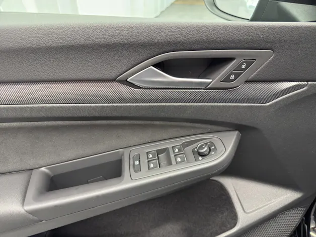 VW Golf VIII 1.5 eTSI R-Line DSG