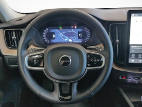 Fahrzeugbild VOLVO XC60 2.0 B5 MH Plus Dark AWD