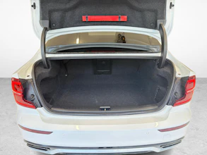 https://vehicle.imgix.net/4211131/8b7e57a8-cfea-4295-8d0e-171c5bc6d6a5.jpg
