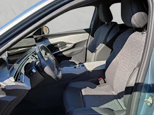 PEUGEOT 3008 1.2 Hybrid Allure
