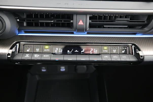 Fahrzeugbild TOYOTA Prius 2.0 Plug-In-Hybrid Premium