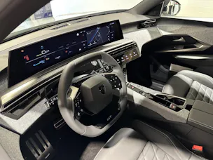 Peugeot 5008 e-Launch Edition AWD 8 Jahre Garantie
