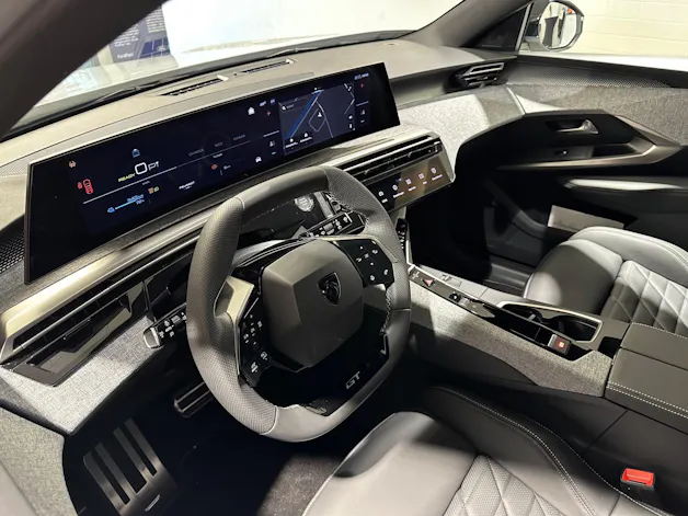 Peugeot 5008 e-Launch Edition AWD 8 Jahre Garantie