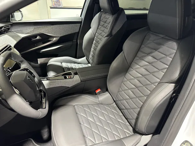 Peugeot 5008 e-Launch Edition AWD 8 Jahre Garantie