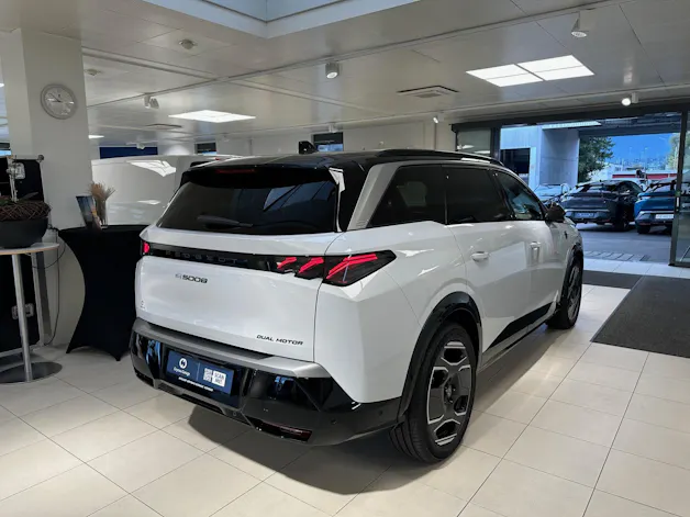 Peugeot 5008 e-Launch Edition AWD 8 Jahre Garantie