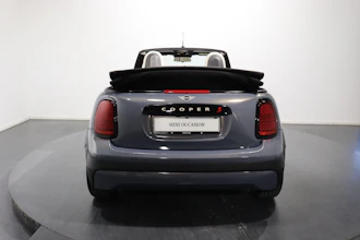 https://vehicle.imgix.net/4211214/91136386-cc5c-4f8b-8b63-4beef43f79d1.JPG
