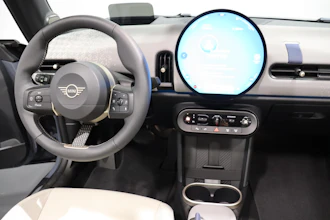 https://vehicle.imgix.net/4211214/ebda2c47-7dad-4ff3-b046-7992d18115bf.JPG