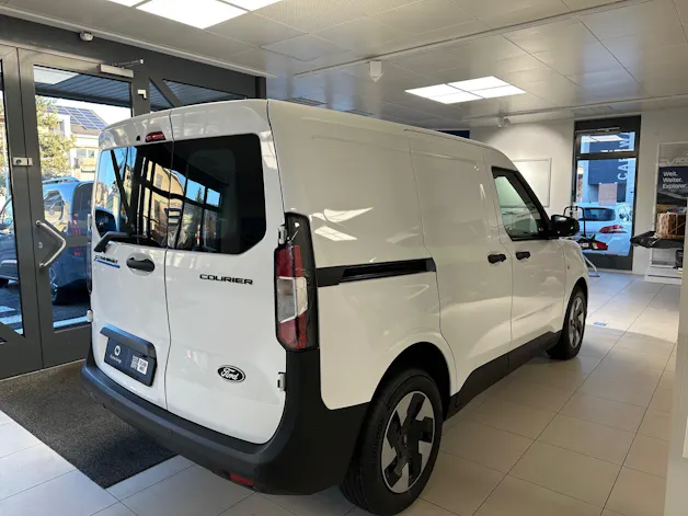 Ford E-Transit Courier Van Trend