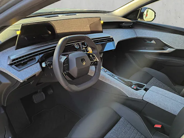 PEUGEOT 5008 1.2 Hybrid Allure Premium