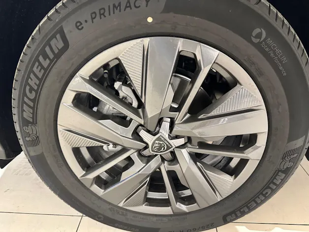 Peugeot 5008 1.2 Hybrid Allure Premium