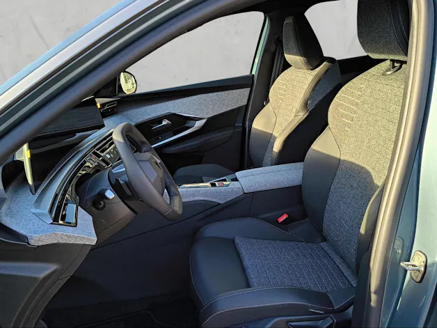 PEUGEOT 5008 1.2 Hybrid Allure Premium
