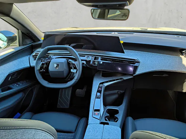 PEUGEOT 5008 1.2 Hybrid Allure Premium