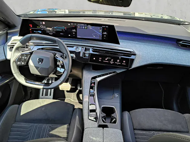 PEUGEOT 3008 e-Launch Edition AWD 8 Jahre Garantie