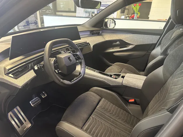 Peugeot 3008 e-Launch Edition AWD 8 Jahre Garantie