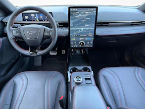 https://vehicle.imgix.net/4211363/7c95a7d7-33c4-4dbe-96db-b00d46daf83b.jpg