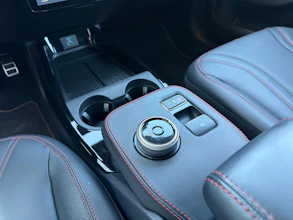 https://vehicle.imgix.net/4211363/9077aee1-d5a3-401f-bbd5-ee9b1c6a958e.jpg