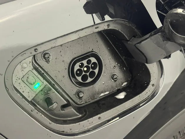 Kia Sportage 1.6 T-GDi PHEV Power Edition 4 x roues hiver alu complètes offert