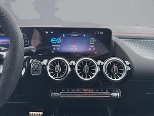 Mercedes-Benz EQA 300 AMG Line 4matic
