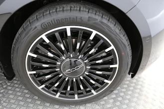 https://vehicle.imgix.net/4211424/c9b7f25e-f5f0-411e-bee7-11b07badc16d.jpg