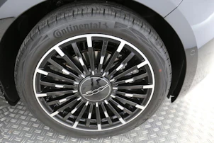 image du véhicule FIAT 500 1.0 Hybrid La Prima