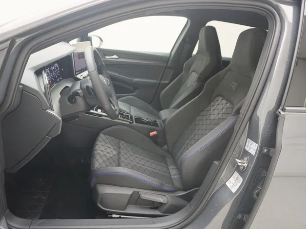 VW Golf VIII Variant 1.5 eTSI R-Line DSG