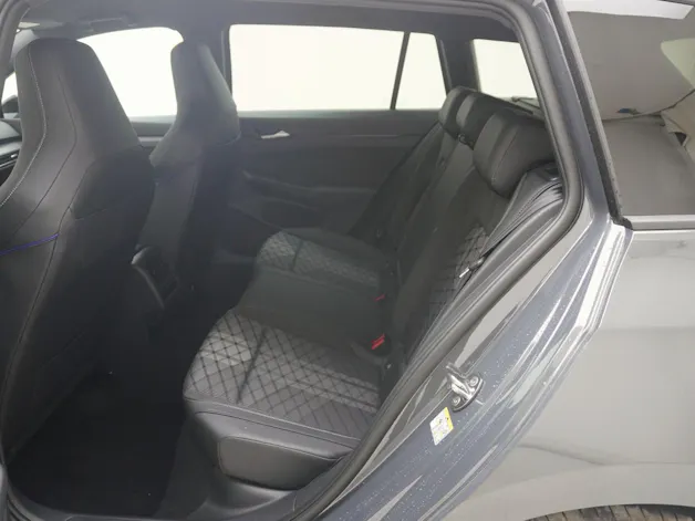 VW Golf VIII Variant 1.5 eTSI R-Line DSG