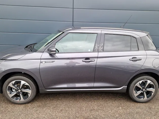Suzuki Swift 1.2 Sakura Top Hybrid 4x4