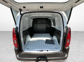 https://vehicle.imgix.net/4212169/8bd7aad3-c413-4de0-8988-42042d49d1e5.jpg