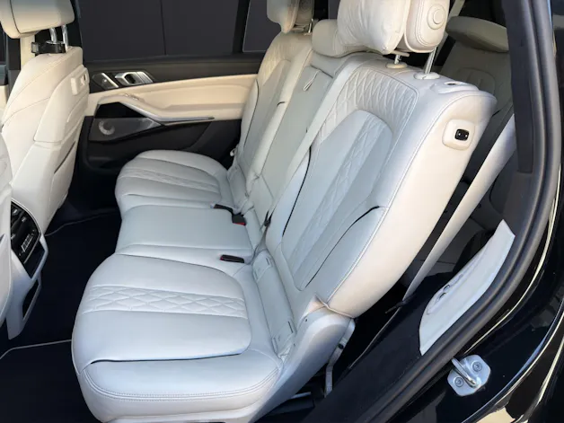 BMW X7 M50i