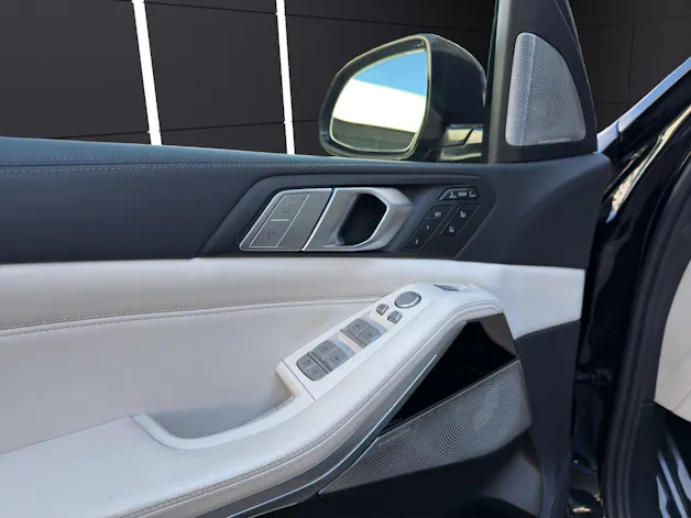 BMW X7 M50i