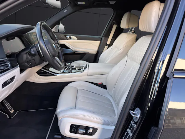 BMW X7 M50i