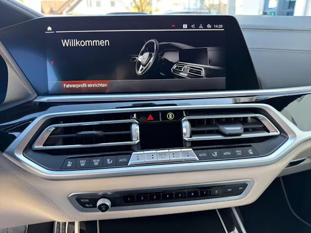 BMW X7 M50i