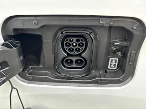 https://vehicle.imgix.net/4212205/5e4809f4-67be-435a-82ee-f6b1e86c5b79.jpg