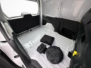 https://vehicle.imgix.net/4212205/6a9de268-7e8b-42fe-a528-e31610eaf7ff.jpg
