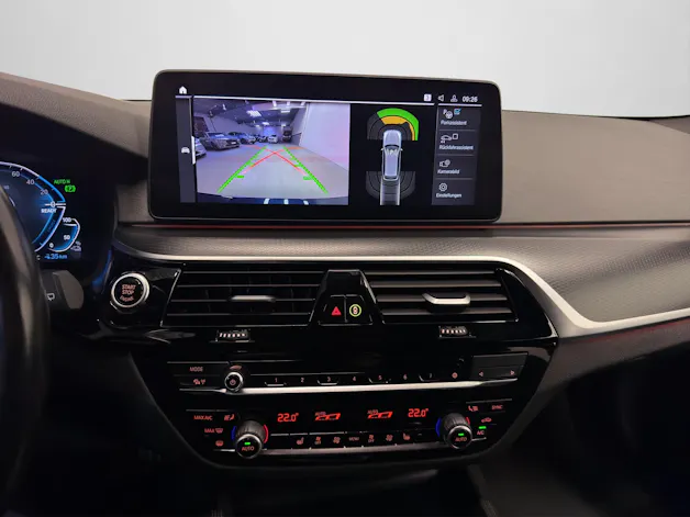 BMW 530e xDrive M-Sport paddles