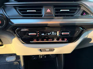 Suzuki Swift 1.2 Sakura Top Hybrid