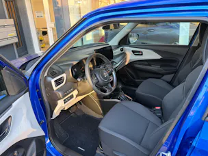 Suzuki Swift 1.2 Sakura Top Hybrid
