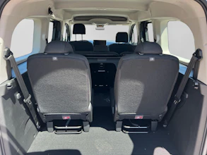 https://vehicle.imgix.net/4212666/abe26800-7bb4-469e-80ee-833bf4ba6185.jpg