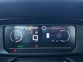 https://vehicle.imgix.net/4212666/bebb38cf-b110-4bb4-aa99-5bb05e8e741e.jpg
