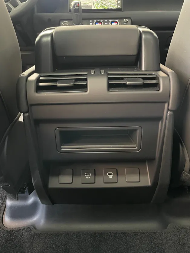 Land Rover Defender 110 3.0 D I6 250 X-Dynamic SE
