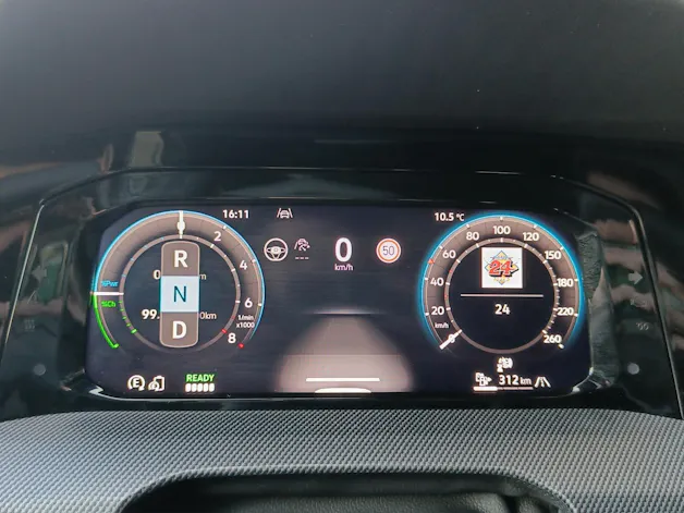 VW Golf VIII 1.5 TSI PHEV GTE DSG 5J Garantie *8- Fach Räder*
