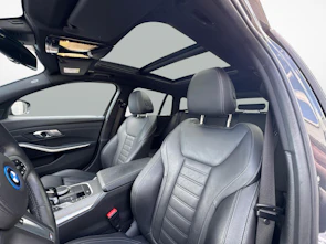 Fahrzeugbild BMW 330e xDrive SAG Touring
