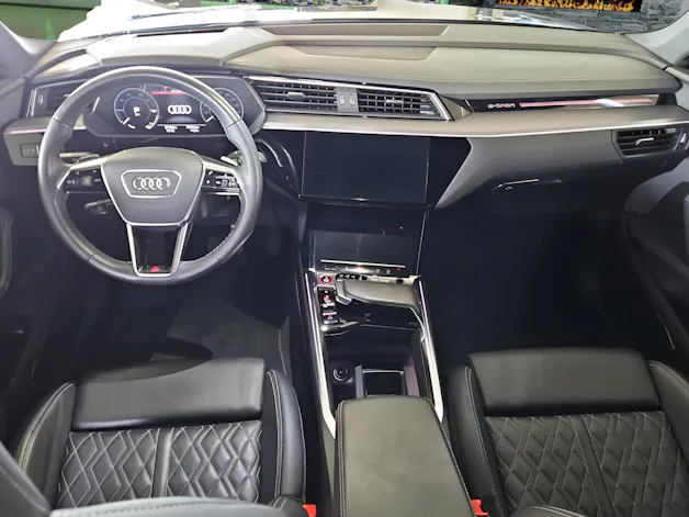 Audi e-tron S quattro