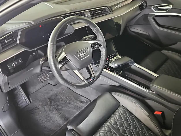 Audi e-tron S quattro