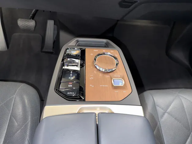 BMW iX xDrive40 Launch Ed.
